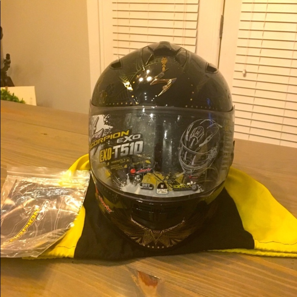 Motorcycle helmet